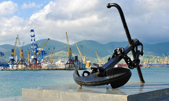 The anchor is also stainless steel